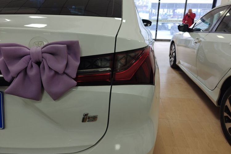 荣威i5 2023款 1.5L CVT豪华版车身外观9