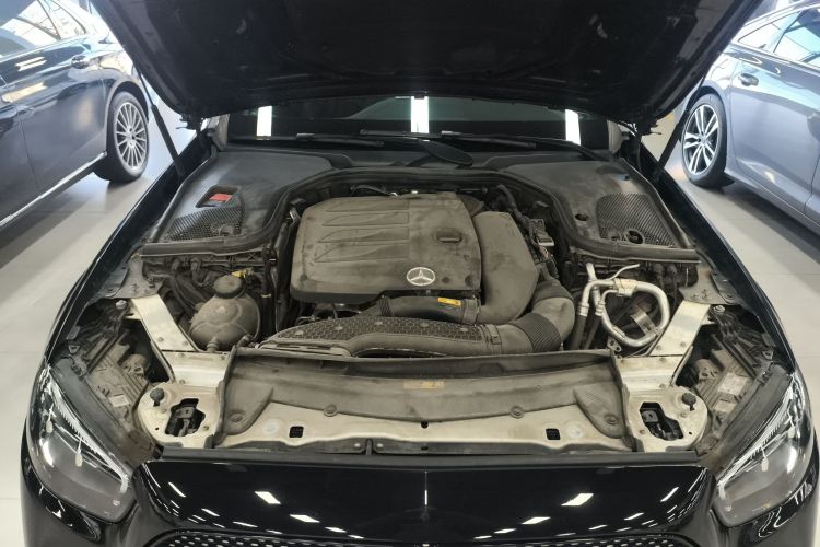 奔驰E级 2021款 E 300 L 运动时尚型机舱底盘24