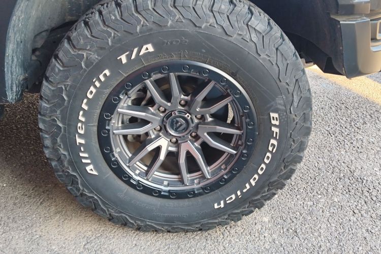 福特 游骑侠Ranger 2023款 探迹四驱自动版 汽油车身外观10