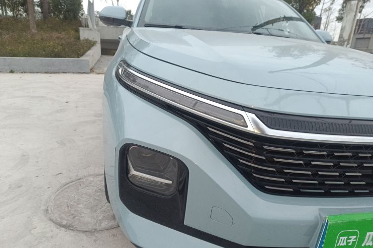 宝骏Valli 2021款 1.5T 大理天空 CVT尊享型车身外观8