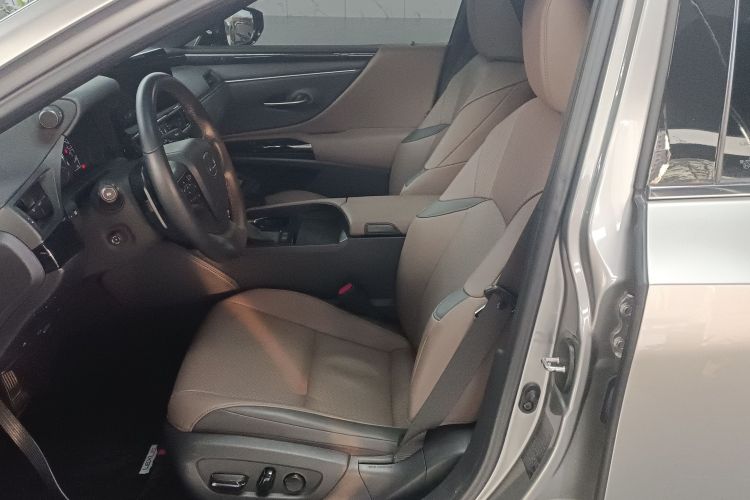 雷克萨斯ES 2022款 200 卓越版局部细节19