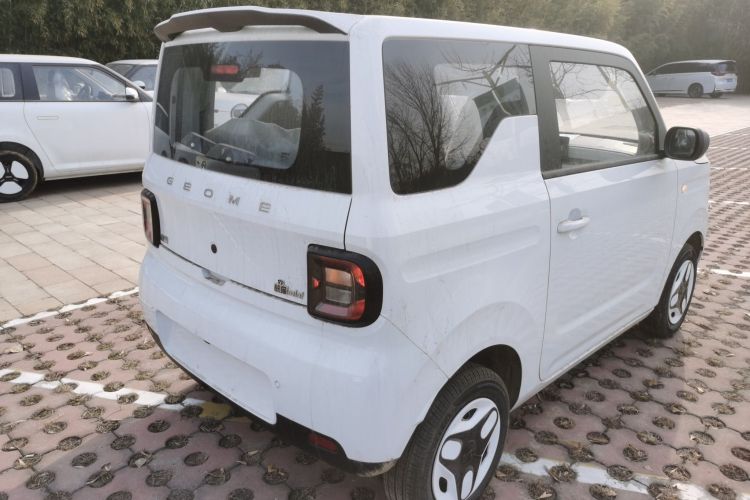 吉利银河 熊猫 2025款 210km 元气熊车身外观7