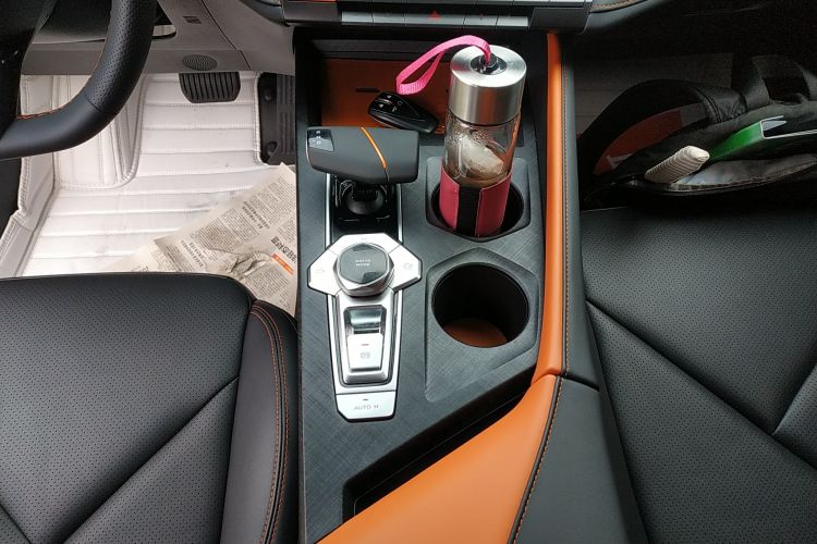 长安UNI-V 2022款 1.5T 尊贵型局部细节18