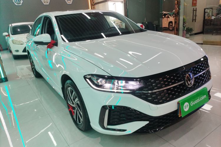 大众 朗逸 2024款 1.5L 自动星空五百万版车身外观3