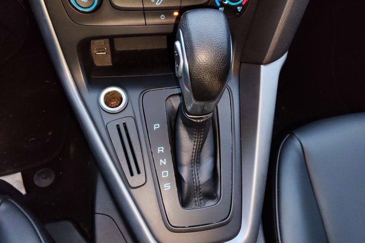 福特 福克斯 2015款 两厢 1.6L 自动舒适型中控内饰18