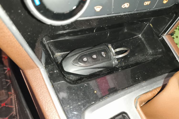 猎豹汽车 猎豹CS10 2017款 2.0T 自动豪华型中控内饰7001