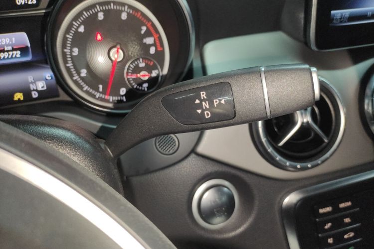 奔驰CLA 2018款 CLA 200 动感型局部细节18