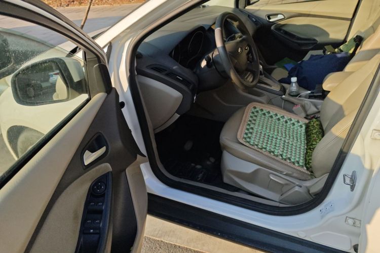 福特 福克斯 2012款 三厢 1.6L 自动舒适型中控内饰20