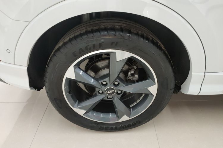 奥迪Q3 2023款 35 TFSI 时尚动感型（1.5T）车身外观6008