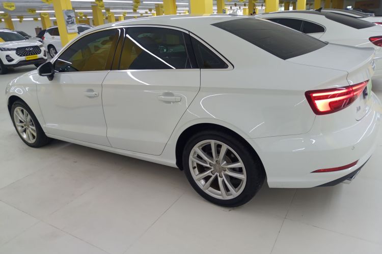 奥迪A3 2018款 30周年年型 Limousine 35 TFSI 进取型车身外观4