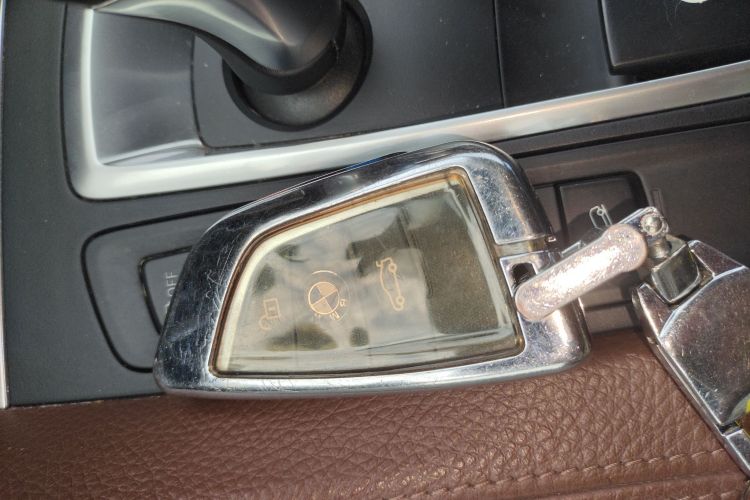 宝马X6 2015款 xDrive28i中控内饰11