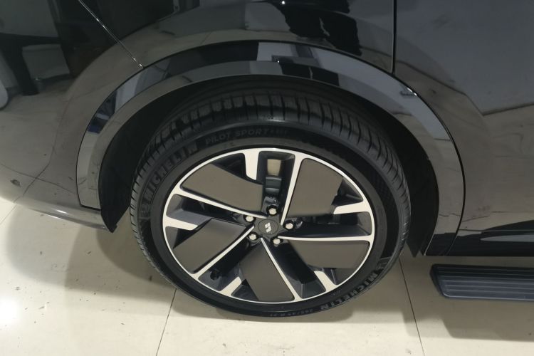 理想汽车 理想L9 2025款 Ultra 智能焕新版车身外观6003