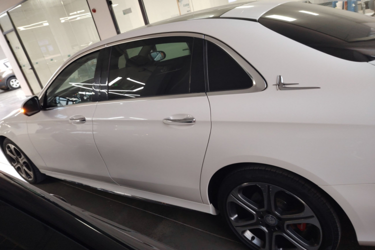 奔驰E级 2016款 E 300 L 运动豪华型车身外观4