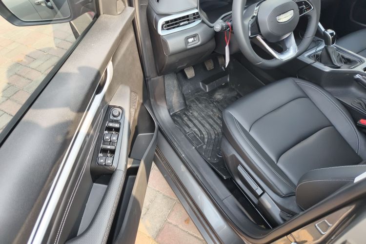 吉利汽车 帝豪 2025款 第4代 1.5L 手动龙腾版中控内饰20