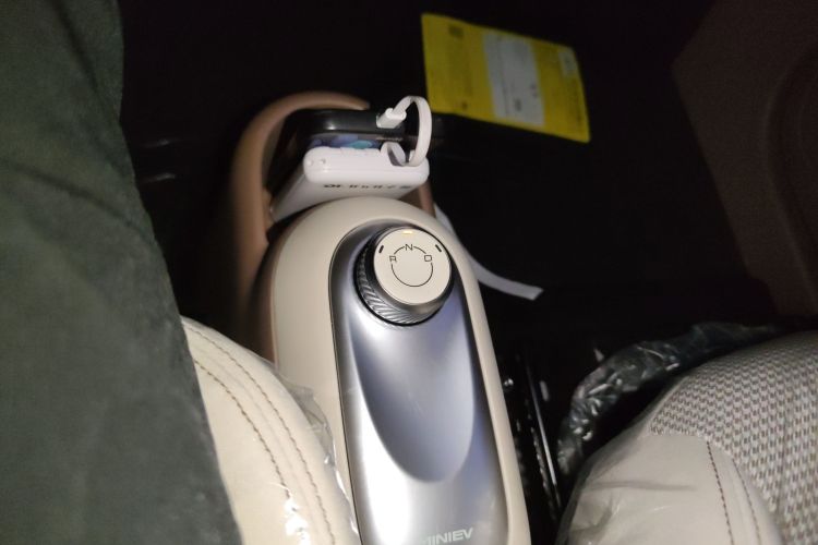 五菱汽车 宏光MINIEV 2025款 四门版 进阶款中控内饰18