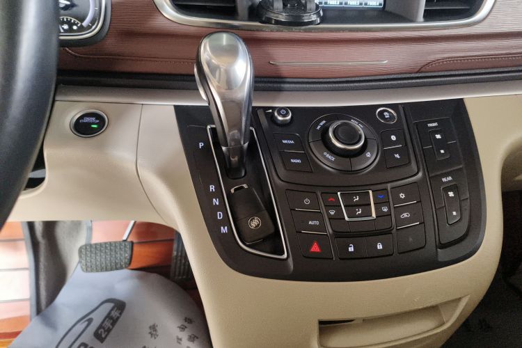 别克GL8 2018款 28T 豪华型 国VI中控内饰18