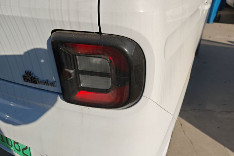 吉利银河 熊猫 2025款 210km 元气熊车身外观9