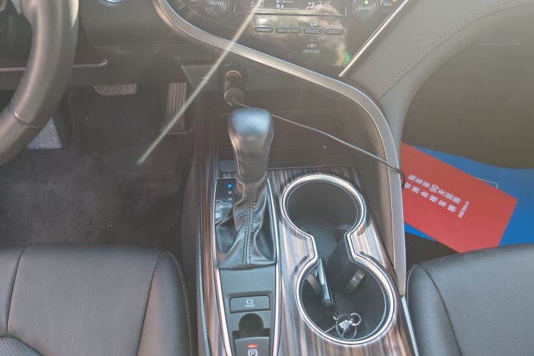 丰田 凯美瑞 2019款 改款 2.0G 豪华版中控内饰18