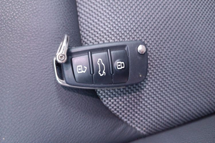 奥迪Q2L 2020款 35 TFSI 时尚动感型中控内饰7001