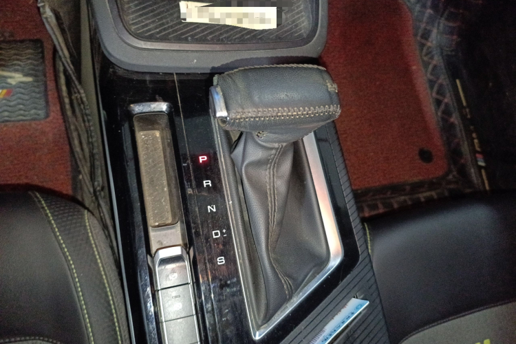 宝骏RM-5 2019款 1.5L CVT 24小时在线精英型 7座中控内饰18