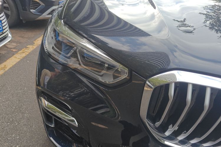 宝马X5 2022款 改款 xDrive 30Li 尊享型M运动套装车身外观8