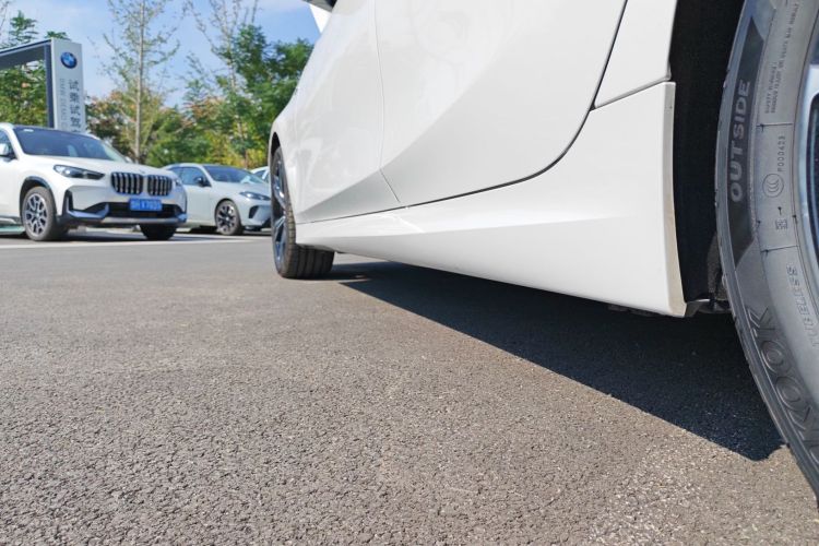 宝马3系 2024款 325i M运动套装局部细节9002