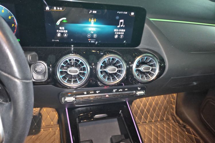 奔驰B级 2021款 B 200 动感型中控内饰16