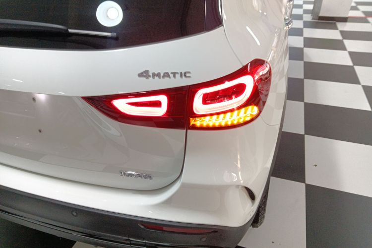 奔驰GLA 2022款 GLA 220 4MATIC车身外观9