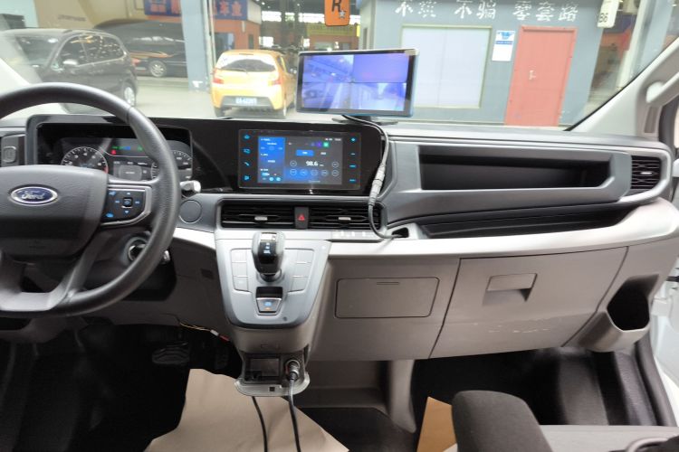 福特 全顺 2023款 2.0T汽油自动多功能商用车中轴低顶5/6座中控内饰16