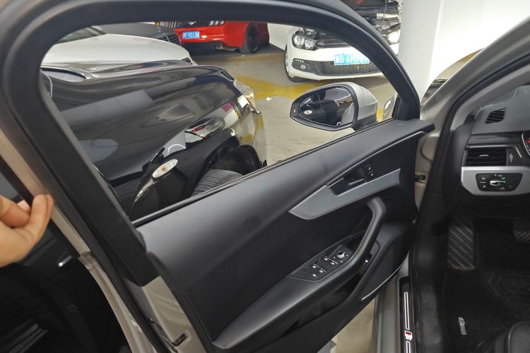 奥迪A4L 2017款 Plus 40 TFSI 运动型中控内饰7007