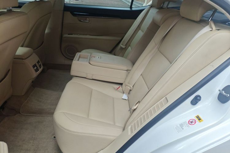 雷克萨斯ES 2013款 300h 精英版中控内饰7004