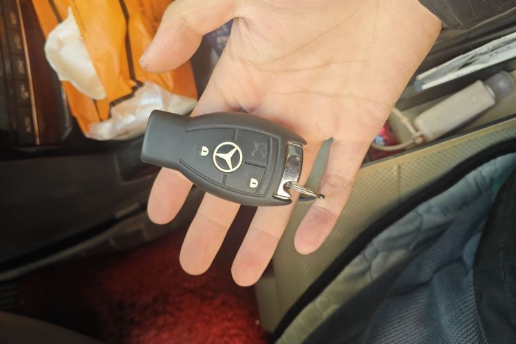 奔驰E级 2012款 E 300 L 时尚型中控内饰11