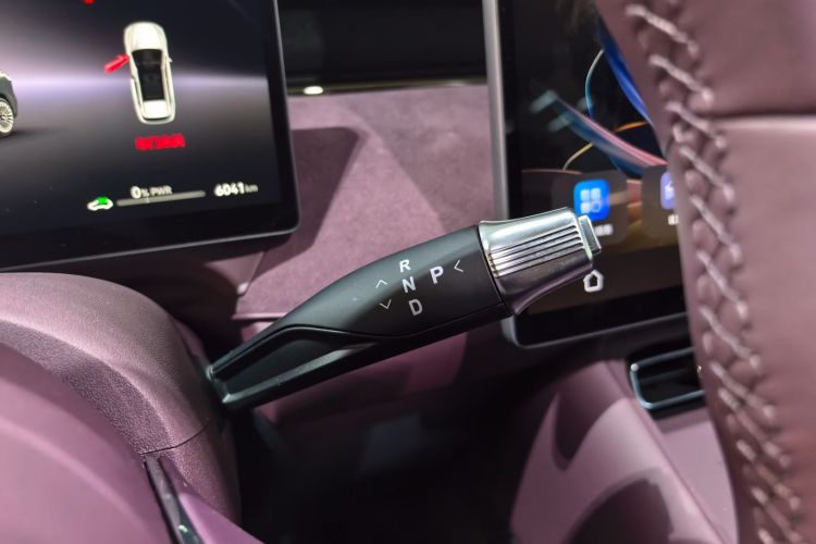 岚图汽车 岚图FREE 2025款 FREE+ 后驱乾崑版局部细节18