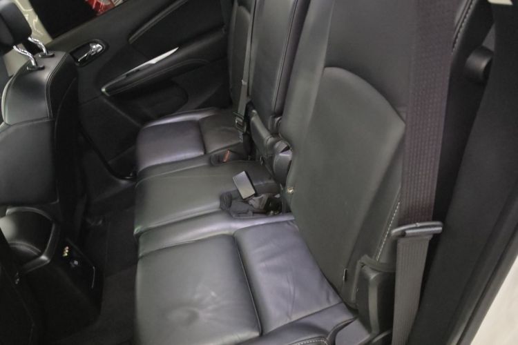 道奇 酷威  2.4L 两驱旅行版中控内饰21