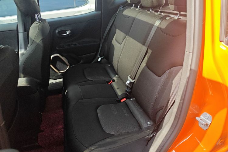 Jeep 自由侠 2018款 互联大屏版 180T 自动高能版中控内饰7004