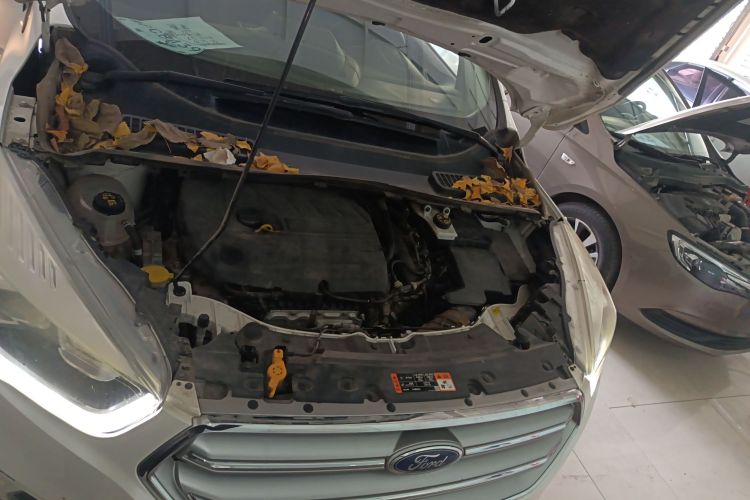 福特 翼虎 2018款 EcoBoost 180 两驱铂翼型机舱底盘24