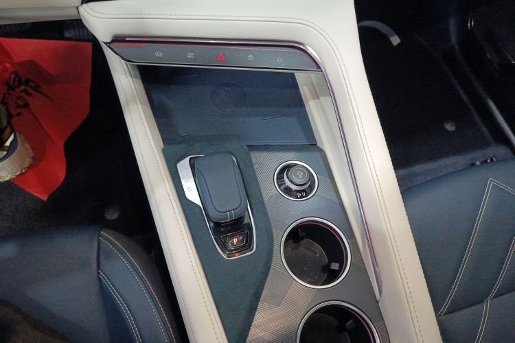 极氪001 2022款 超长续航双电机 YOU版中控内饰18