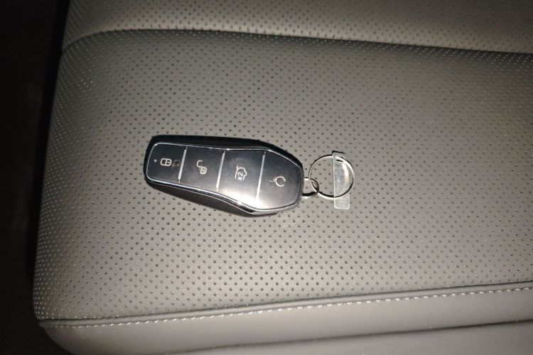 比亚迪 秦L 2025款 DM-i 智驾版 80KM领先型中控内饰7001