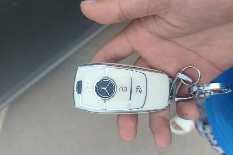 奔驰GLB 2024款 改款 GLB 220 时尚型中控内饰11