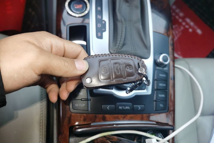 奥迪A6L 2011款 2.8 FSI 豪华型中控内饰7001