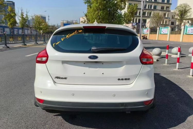 福特 福克斯 2018款 两厢经典 1.6L 自动风尚型智行版车身外观6