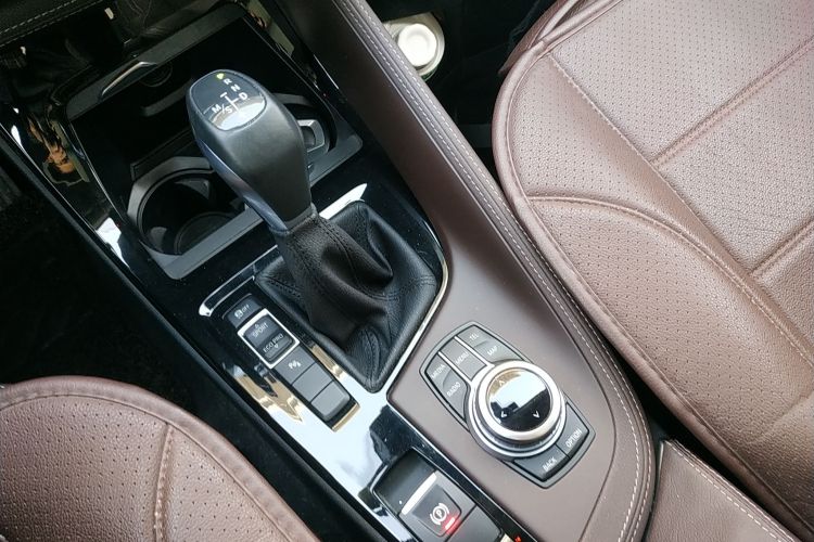 宝马X1 2016款 sDrive20Li 豪华型中控内饰18