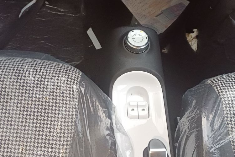 五菱汽车 宏光MINIEV 2024款 第三代 215km 青春版中控内饰18