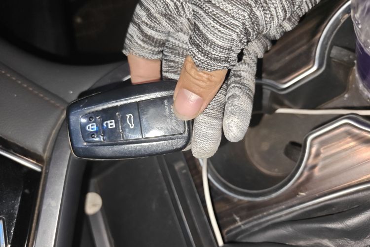 丰田 凯美瑞 2018款 2.0G 豪华版中控内饰7001