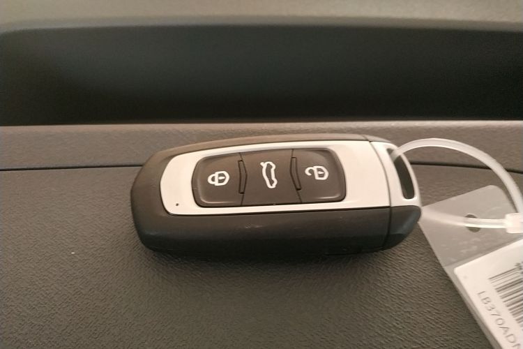 吉利银河 2025款 210km 熊猫卡丁中控内饰7001