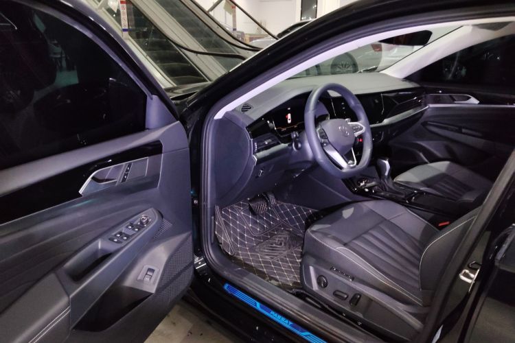 大众 帕萨特 2025款 出众款 380TSI 星空龙腾版中控内饰7003