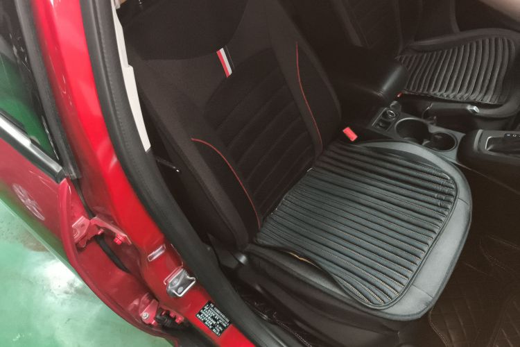 福特 福克斯 2012款 两厢 1.6L 自动舒适型局部细节41