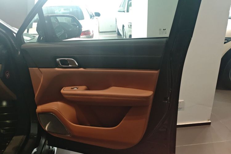 理想汽车 理想ONE 2020款 增程6座版中控内饰7005