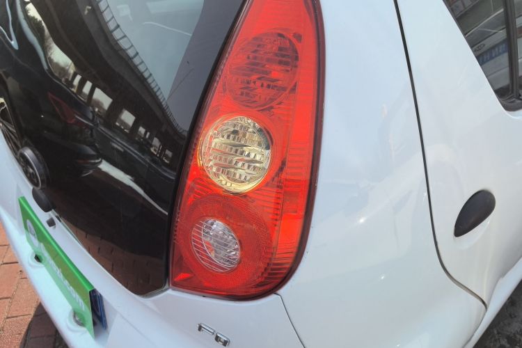 比亚迪F0 2015款 1.0L 铉酷型车身外观9