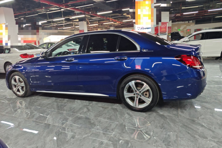 奔驰C级 2021款 C 260 L 运动版车身外观4
